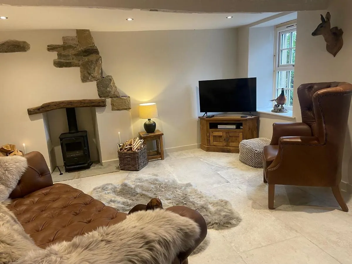 Primrose Cottage With Log Burner Settle