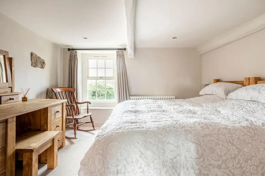 Primrose Cottage With Log Burner Settle